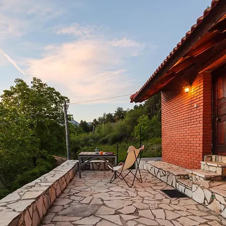 Апартаменты Escape In The Forest, Cosy Chalet With Cinema Alagonia