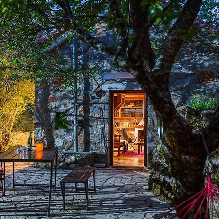 Escape In The Forest, Cosy Chalet With Cinema Apartment *