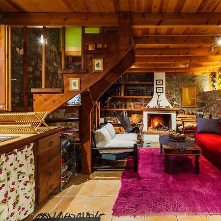Appartamento Escape In The Forest, Cosy Chalet With Cinema Alagonía