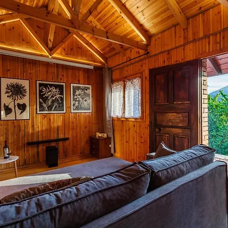 Апартаменты Escape In The Forest, Cosy Chalet With Cinema *